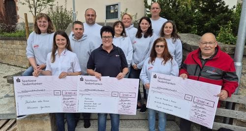 Gruppenbild der Spendenübergabe