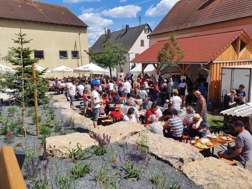 Menschen bei einem Fest